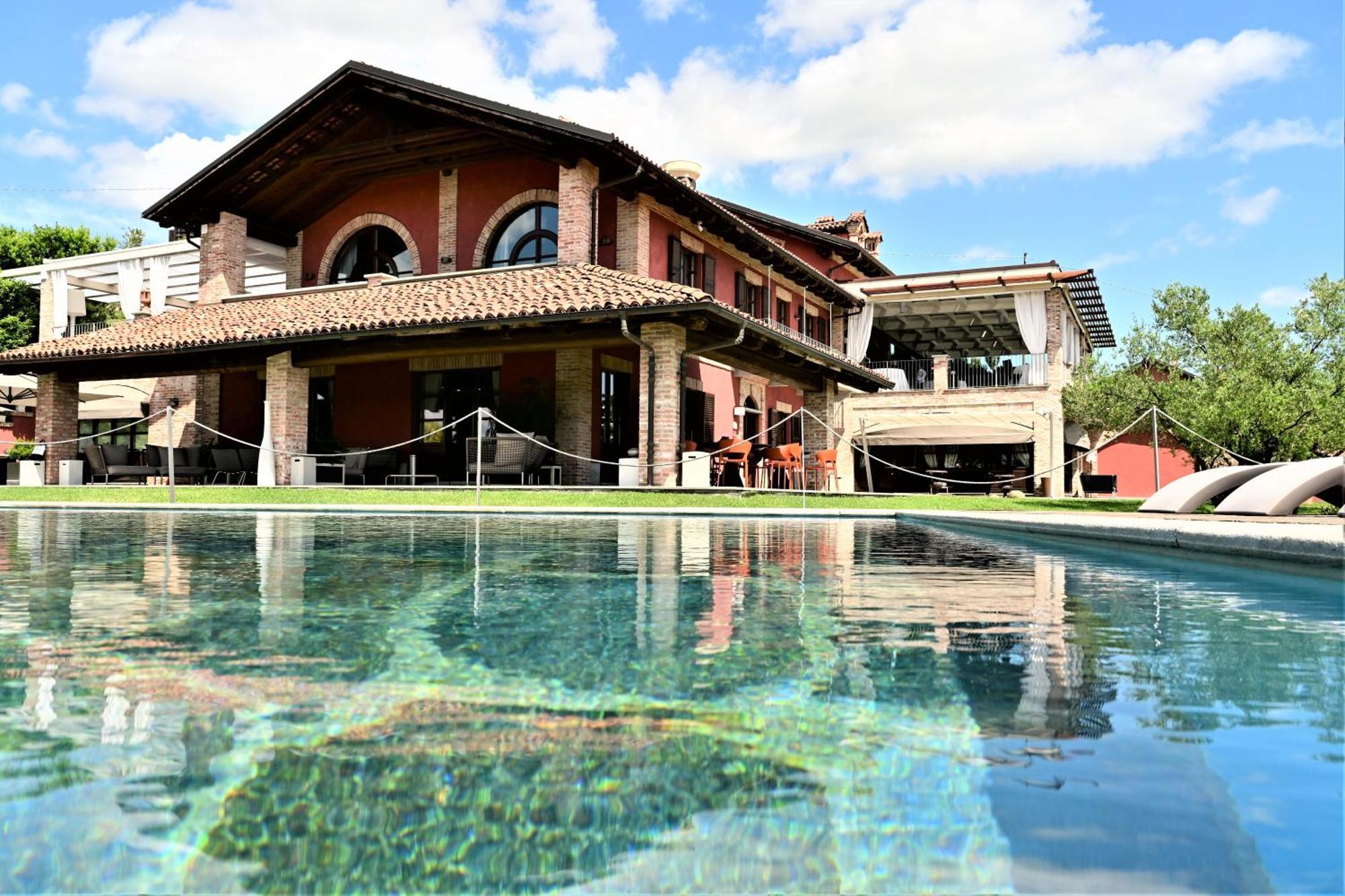 La Madernassa Resort - Casalora Dimora Storica Di Charme Guarene Exteriör bild