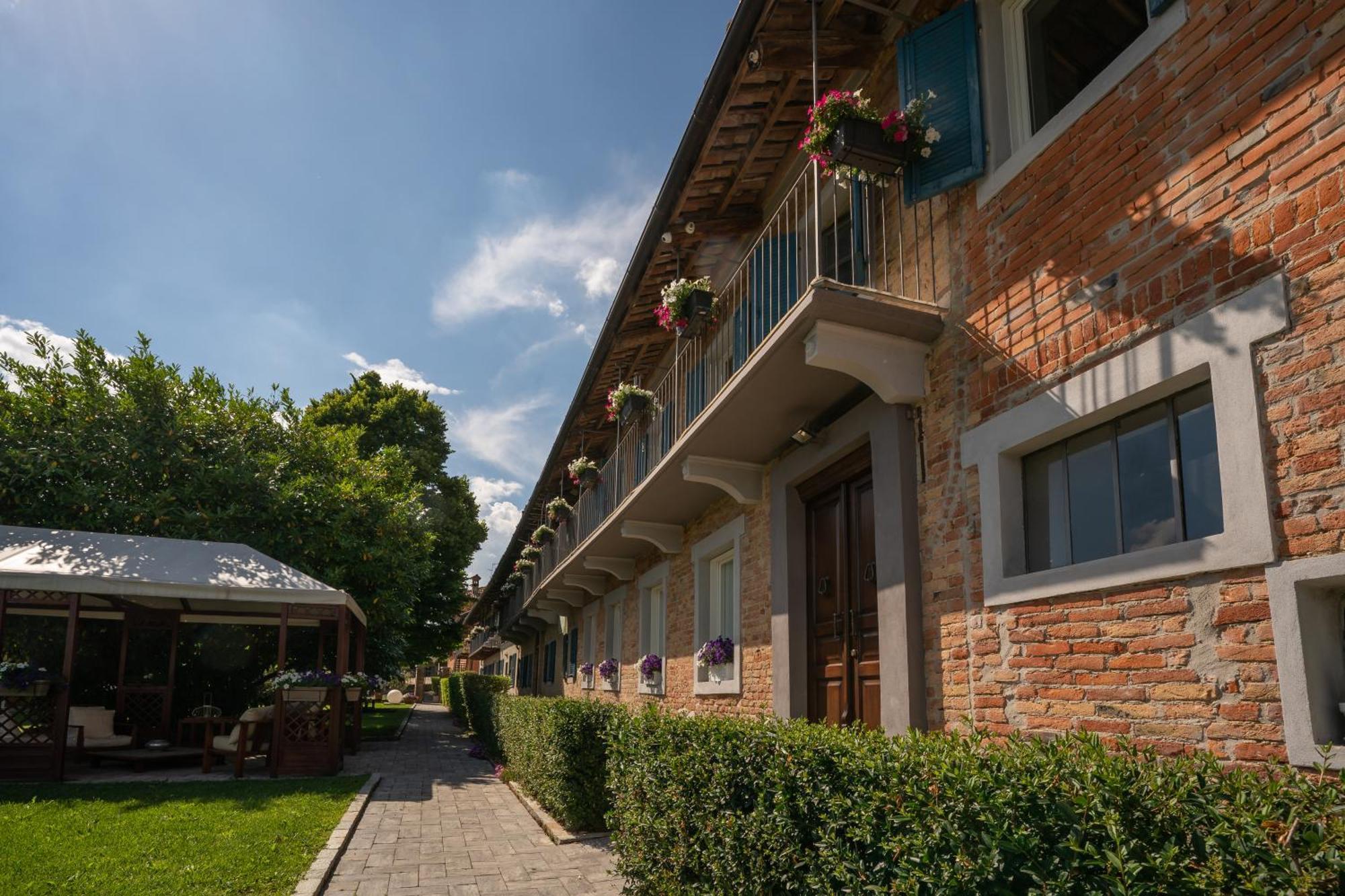 La Madernassa Resort - Casalora Dimora Storica Di Charme Guarene Exteriör bild